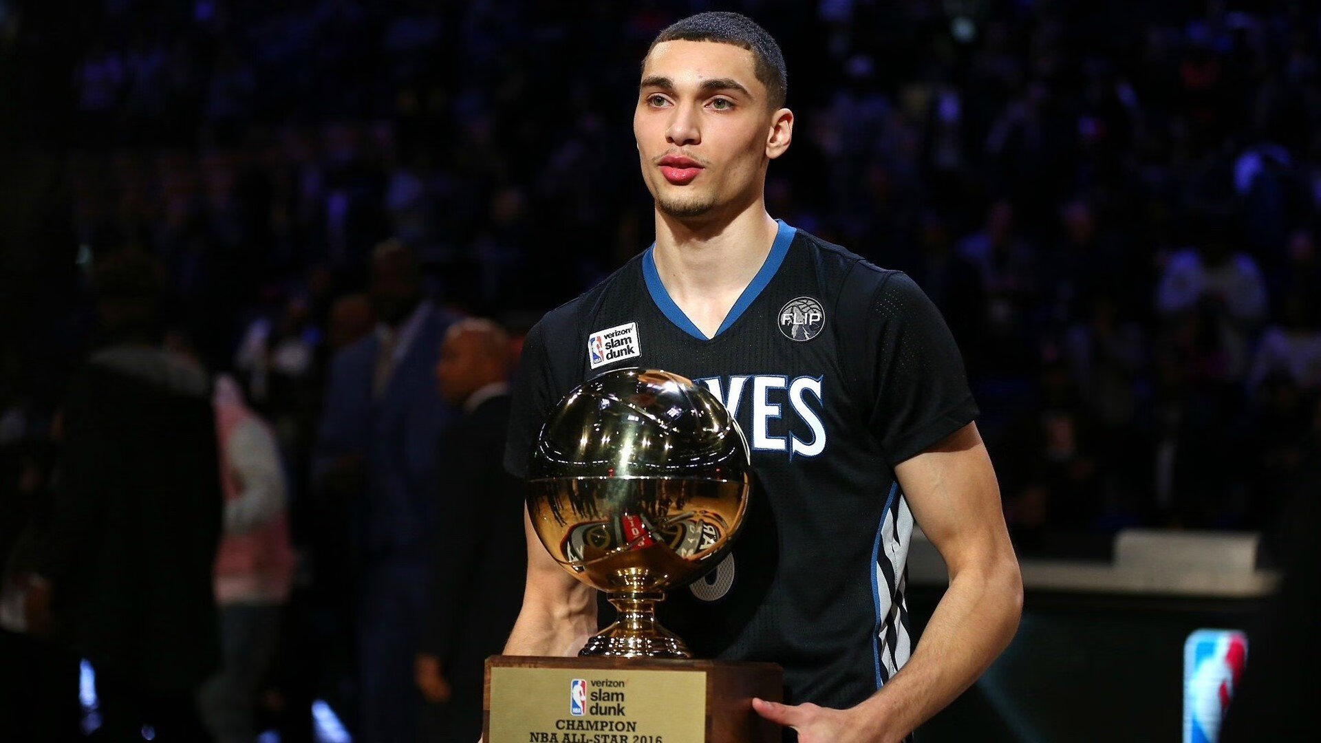 世界冰球“超级系列赛” NHL明星队VS欧洲联队 表演性质却强度十足